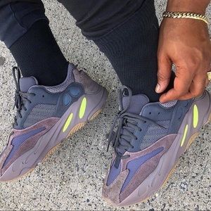 yeezy boost 700 mauve adidas